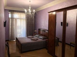 Отели типа «постель и завтрак» 8th Floor B&B Ереван Двухместный номер Делюкс с 1 кроватью и балконом-1