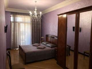 Отели типа «постель и завтрак» 8th Floor B&B Ереван Двухместный номер Делюкс с 1 кроватью и балконом-2