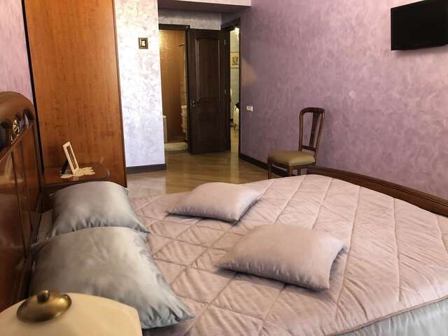 Отели типа «постель и завтрак» 8th Floor B&B Ереван-18